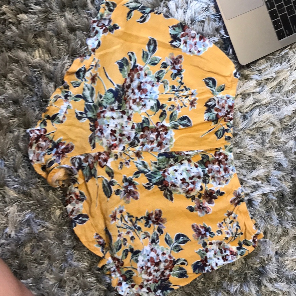 Sky and sparrow shorts size medium